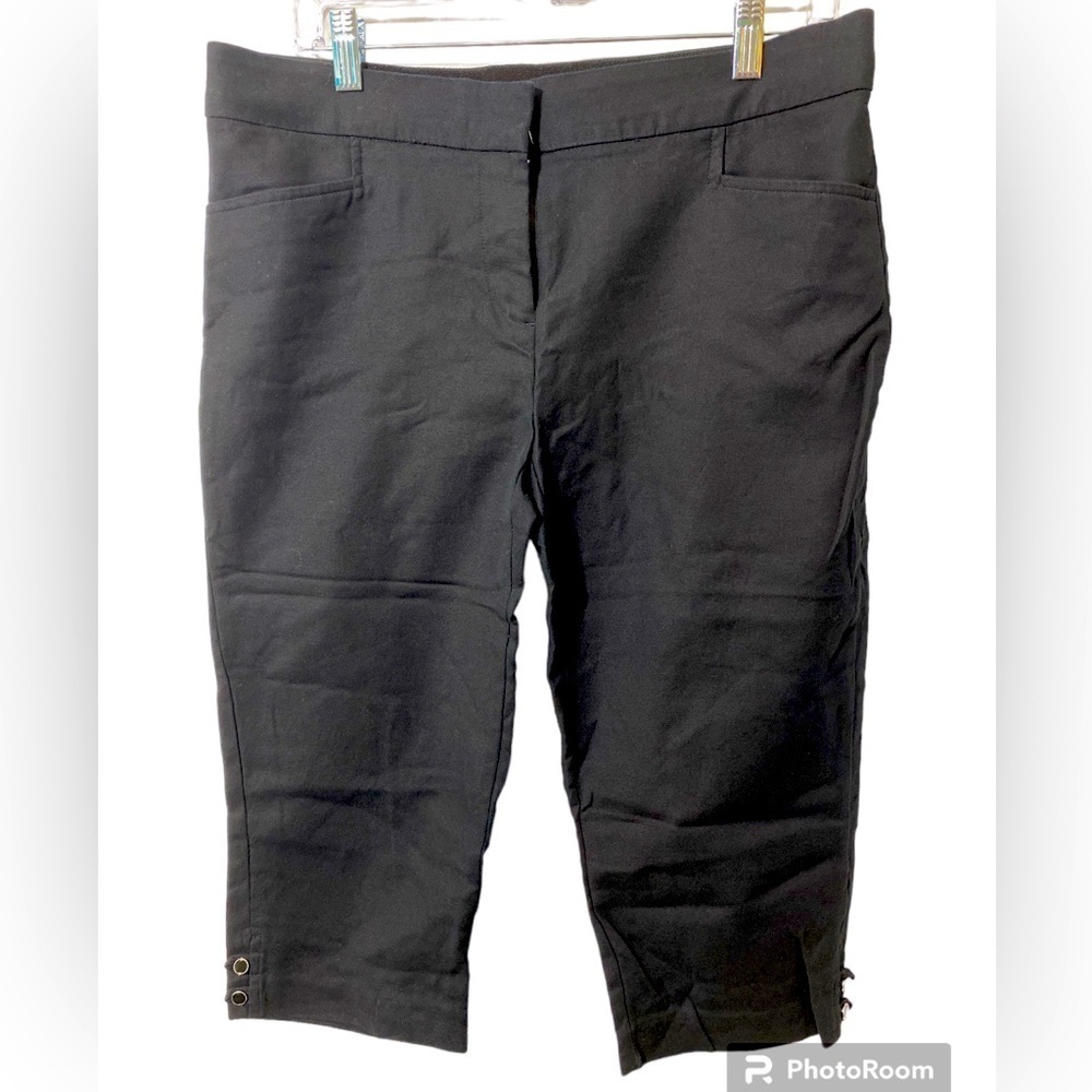 Counterparts black capri pants front pockets faux back pockets Sz 10P.   M-05